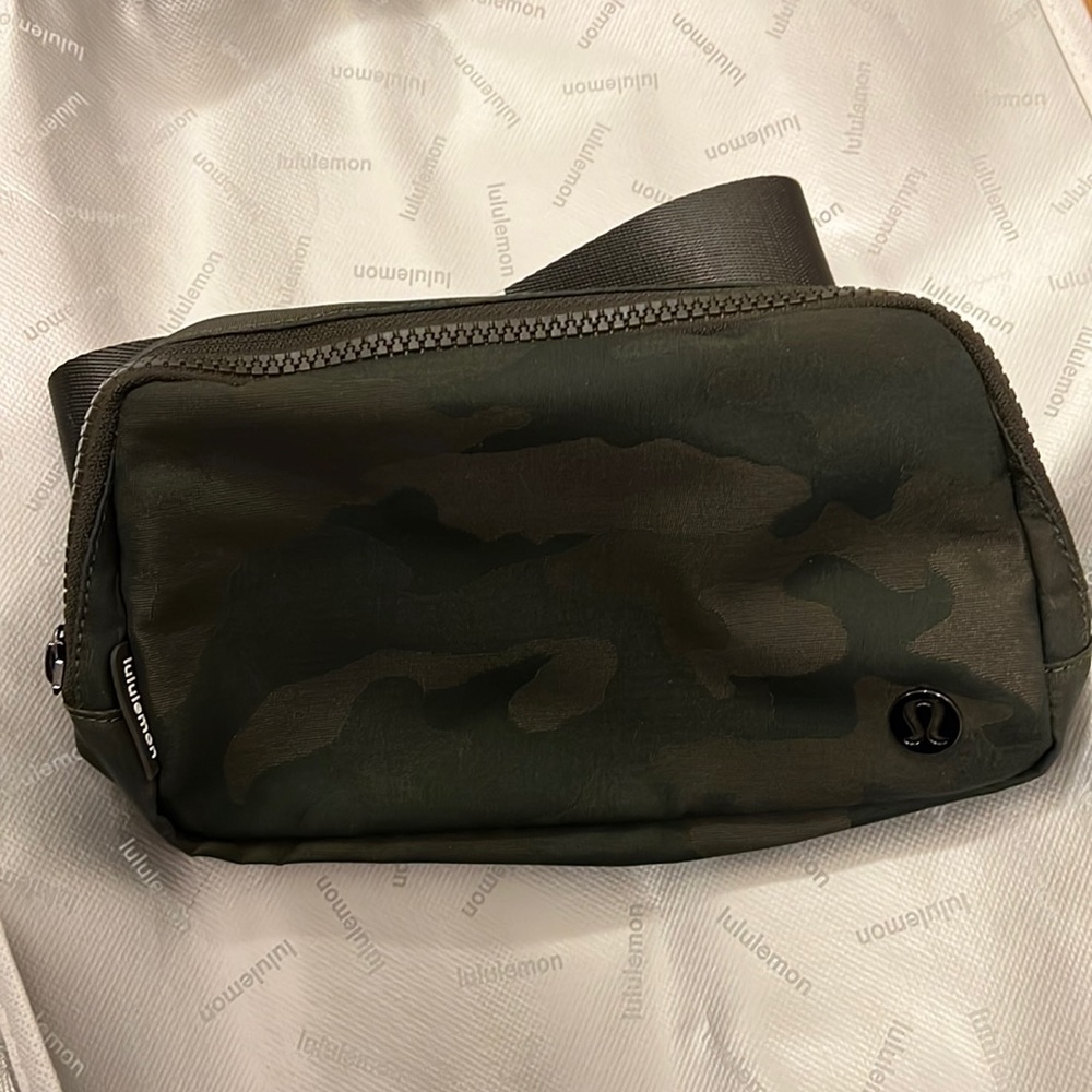 NWT🙌 Lululemon Camouflage Everywhere Belt Bag🙌